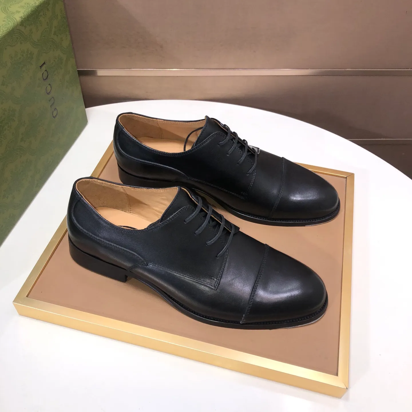 Men's shoes 💰660💰 Brand: GUCCI (Gucci) Standard code: Men's size 38/44 (45/46 can be customized) Grade: Same as the official website Original quality Material: Original cowhide Water-dyed cowhide lining Original rubber outsole Style category: Men's fashionable casual leather shoes Distinguished big-name luxury elements top luxury Color: Actual picture